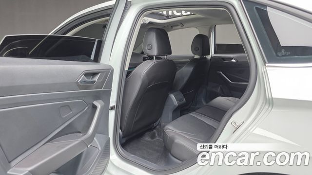 Volkswagen Jetta 2023 — photo 23