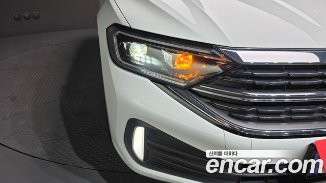 Volkswagen Jetta 2023 — photo 8