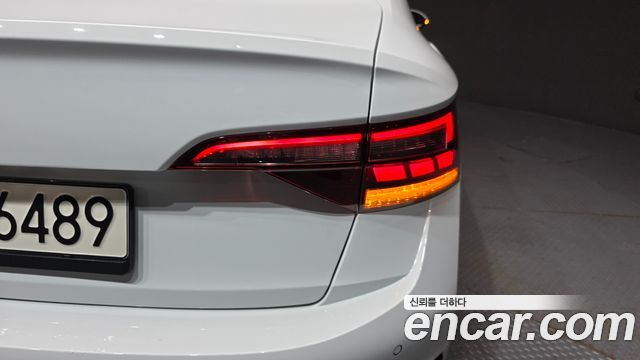 Volkswagen Jetta 2023 — photo 9
