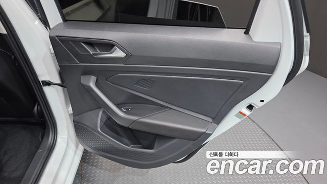Volkswagen Jetta 2023 — photo 15