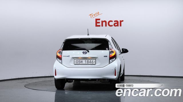 Toyota Prius 2018 — photo 4
