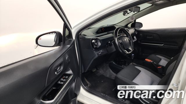 Toyota Prius 2018 — photo 13