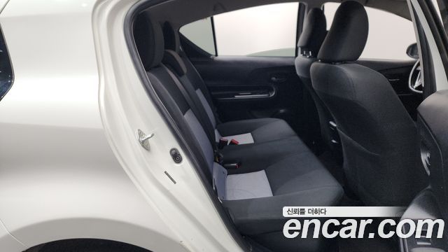 Toyota Prius 2018 — photo 17