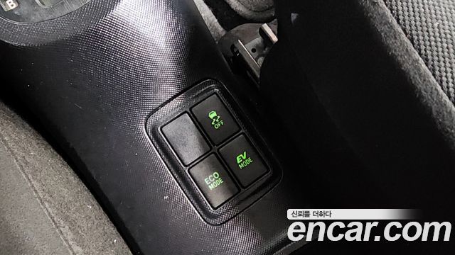Toyota Prius 2018 — photo 18
