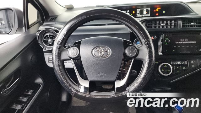 Toyota Prius 2018 — photo 19