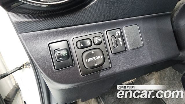 Toyota Prius 2018 — photo 24