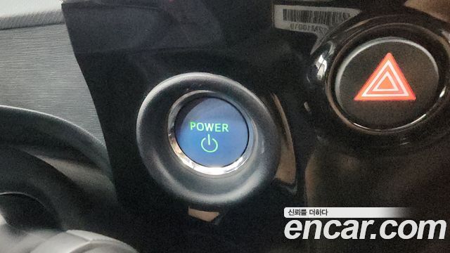 Toyota Prius 2018 — photo 25
