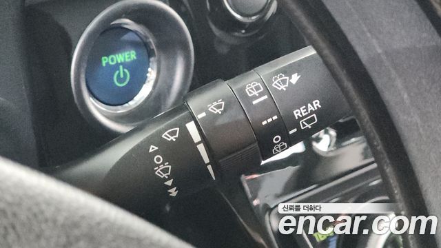 Toyota Prius 2018 — photo 26