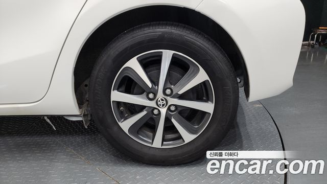 Toyota Prius 2018 — photo 7
