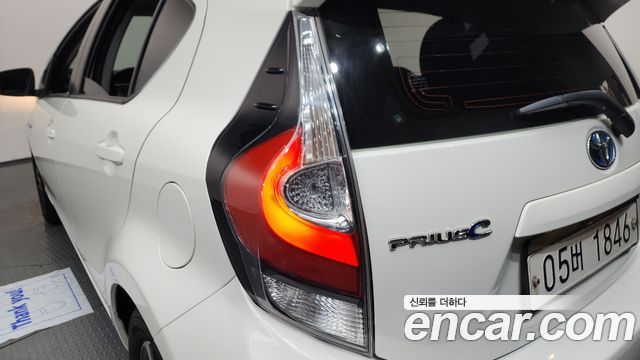 Toyota Prius 2018 — photo 9