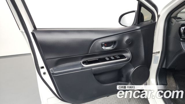 Toyota Prius 2018 — photo 14