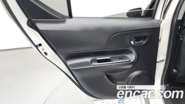 Toyota Prius 2018 — photo 15
