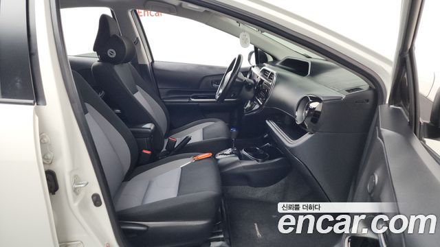 Toyota Prius 2018 — photo 16