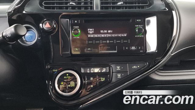 Toyota Prius 2018 — photo 30