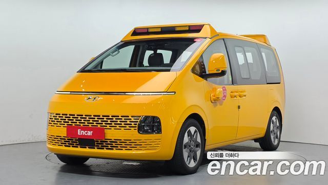 Hyundai Staria 2023 — photo 1
