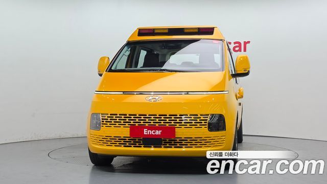 Hyundai Staria 2023 — photo 3