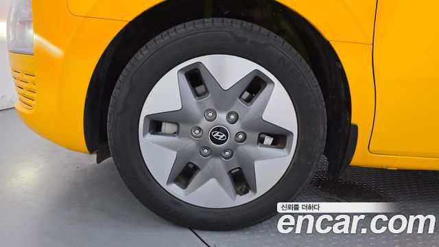 Hyundai Staria 2023 — photo 5