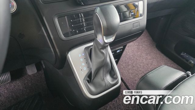 Hyundai Staria 2023 — photo 12