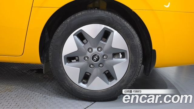 Hyundai Staria 2023 — photo 7