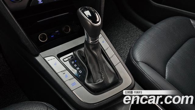 Hyundai AVANTE 2016 — photo 12