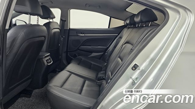 Hyundai AVANTE 2016 — photo 18