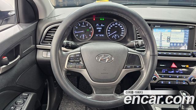 Hyundai AVANTE 2016 — photo 19