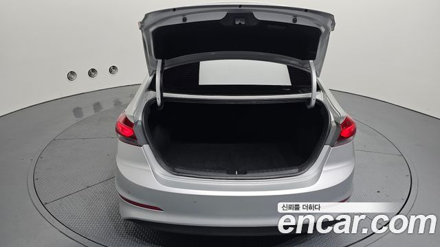 Hyundai AVANTE 2016 — photo 26