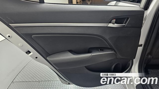 Hyundai AVANTE 2016 — photo 15