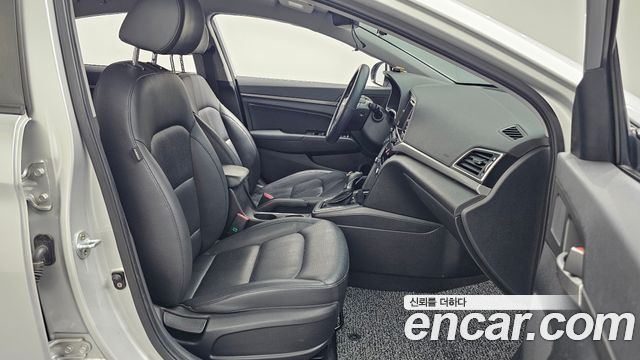 Hyundai AVANTE 2016 — photo 16