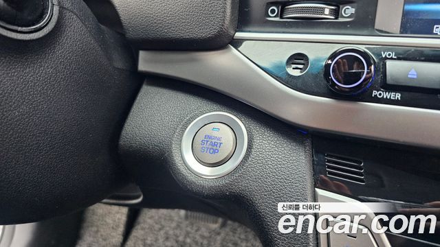 Hyundai AVANTE 2016 — photo 27