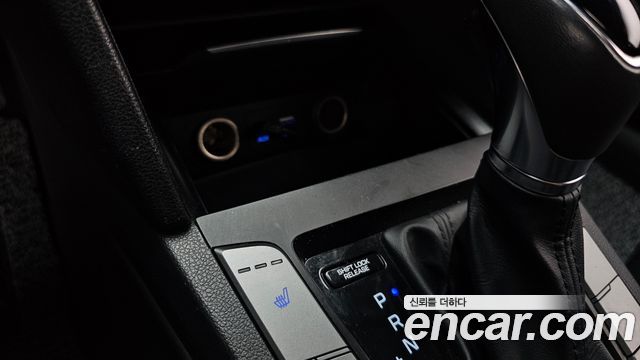 Hyundai AVANTE 2016 — photo 29