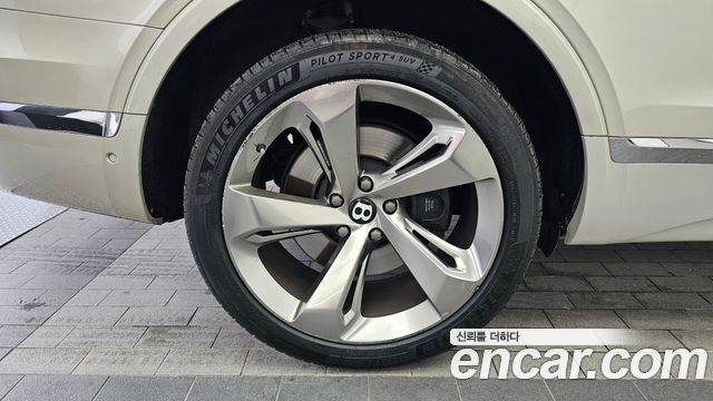 Bentley Bentayga 2018 — photo 5