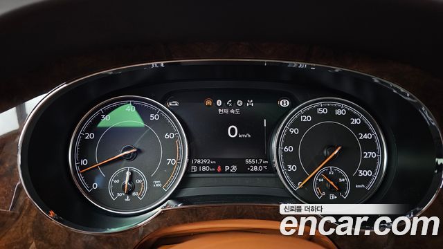Bentley Bentayga 2018 — photo 8