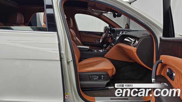 Bentley Bentayga 2018 — photo 11
