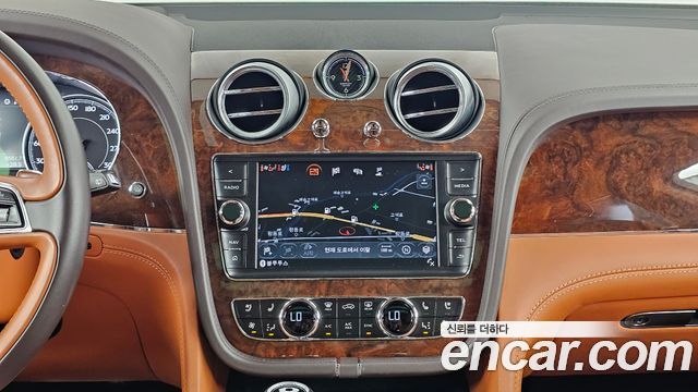 Bentley Bentayga 2018 — photo 14