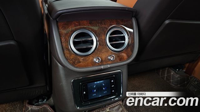 Bentley Bentayga 2018 — photo 19
