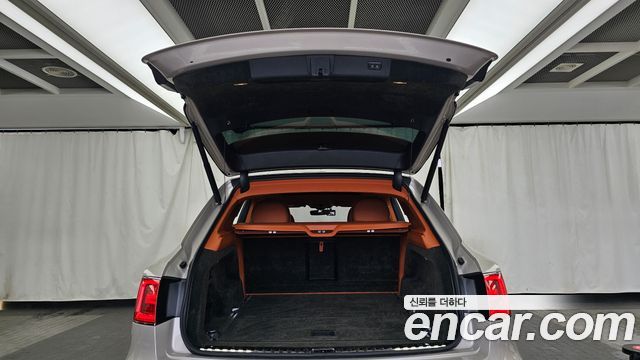 Bentley Bentayga 2018 — photo 20