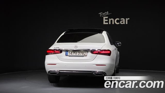 Mercedes-Benz E-Class 2021 — photo 4