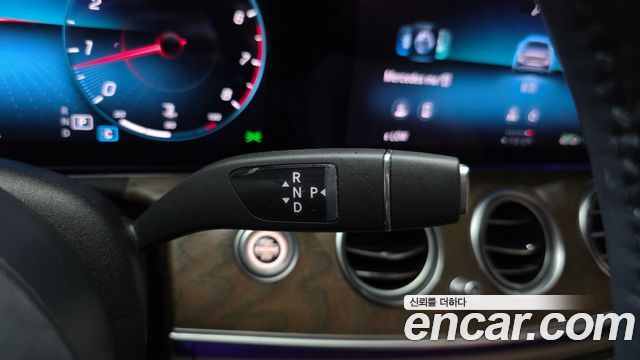 Mercedes-Benz E-Class 2021 — photo 9