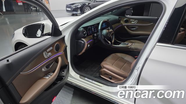 Mercedes-Benz E-Class 2021 — photo 10
