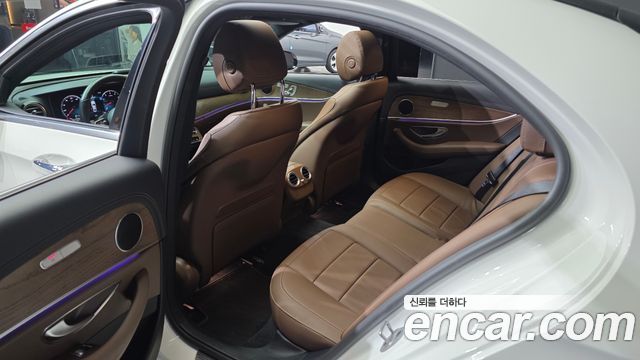 Mercedes-Benz E-Class 2021 — photo 11