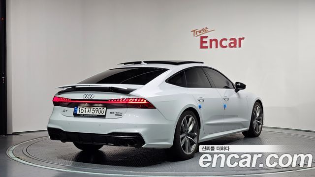 Audi A7 2022 — photo 2