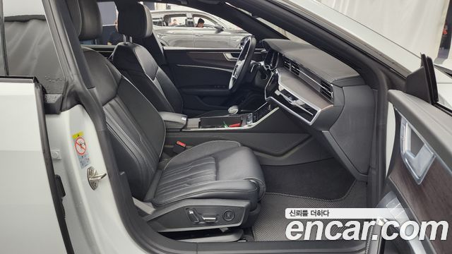 Audi A7 2022 — photo 17