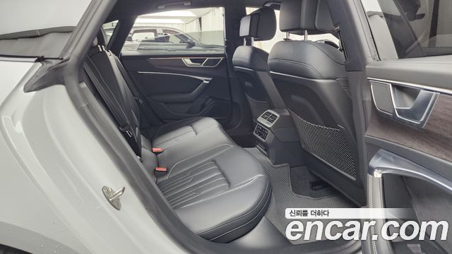Audi A7 2022 — photo 18