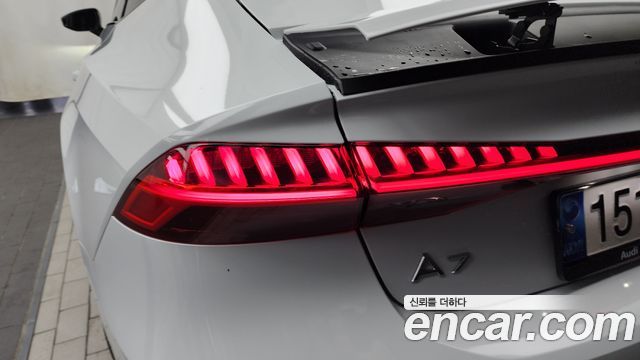 Audi A7 2022 — photo 9