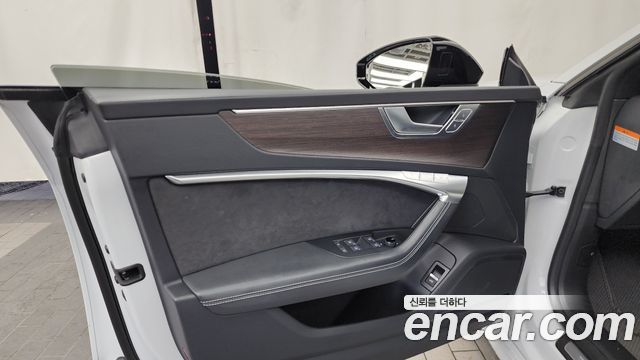 Audi A7 2022 — photo 14