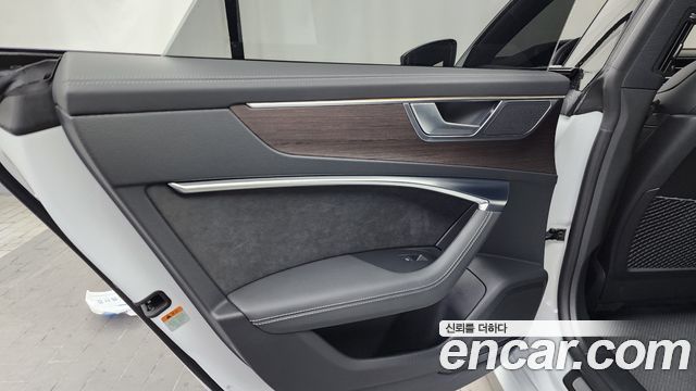 Audi A7 2022 — photo 15