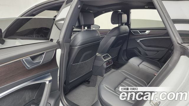 Audi A7 2022 — photo 16
