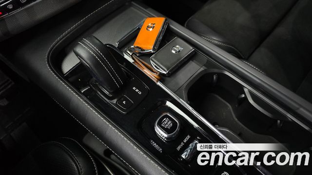 Volvo XC90 2021 — photo 9