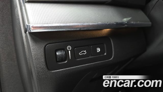 Volvo XC90 2021 — photo 18